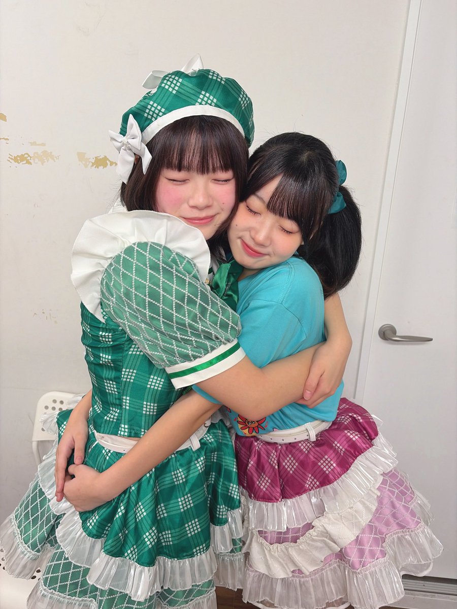0520_rion's tweet photo. りんくちゃん卒業式ありがとうございました🌸💚

ほんとに卒業しちゃうのか〜寂しいよ🥹

りんくちゃんがいるだけで場が明るくなって、一緒にいてほんとに楽しかったよ❤️‍🔥

いっつもテンション高くてｵﾊﾞｶなところがあるけどそんなりんくちゃんが大好きだよ！！🫶🏻

これからも頑張ってね🥹🫶🏻💚 https://t.co/lA7Bs4LQov
