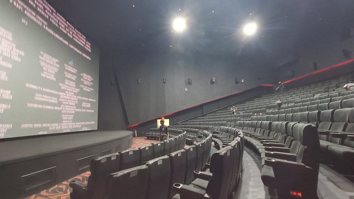 _ScreenObsessed's tweet photo. Round 2 of #Jailer2 in Telugu at #Prasads #PCXHDRbyBarco 😍🔥

Thanks to the folks who helped me decide 😄🙏🏻

While #PCX experience was huge this was spectacular👌🏻. This screen always brings a smile to my face. Get that premium feel here♥️.

#Rajinikanth https://t.co/8m604sZdNR