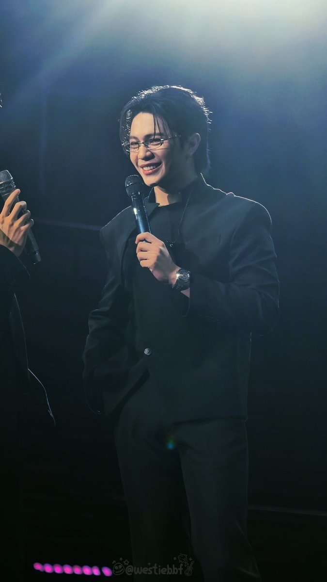 WestieBBF's tweet photo. I need him to know he's brighter than sunshine to me 😔

REFLEXION FOREVER  #LYKNReflexionConcertD3 
#williamjkp #วิลเลี่ยมจักรภัทร https://t.co/g8vu4kXFI2