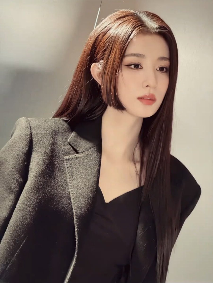 begforchuran's tweet photo. 완전 boss girl🖤 https://t.co/vLo7SSaY8Q