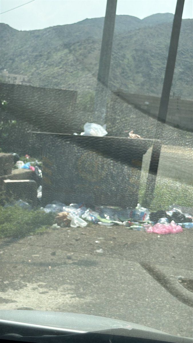 ssaahh0721's tweet photo. النفايات  مليانة ولا حياة لمن تنادي من بلدية المخواة أين الرقابة هذا صورة في أسبوع https://t.co/XNd1O1M3dN