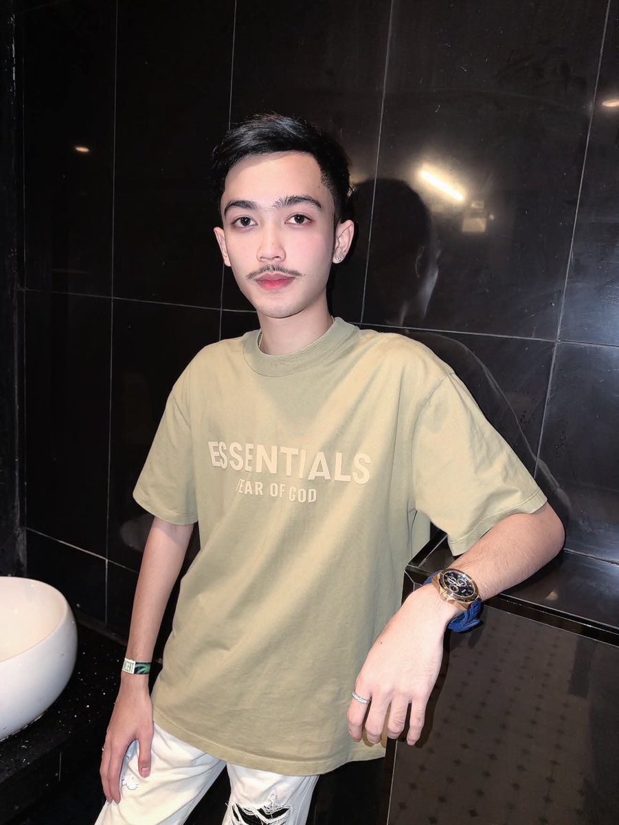 RaPitu5762's tweet photo. ไปตัดผมมายังไม่ทันบอกทรงเลย ช่างบอก ทรงนี้เจ้าชู้ไม่เป็น🤣
#ฟีดดดシ゚ypシ゚  #ฟีดดดดด  #คนโสด https://t.co/p3X7lC73wI