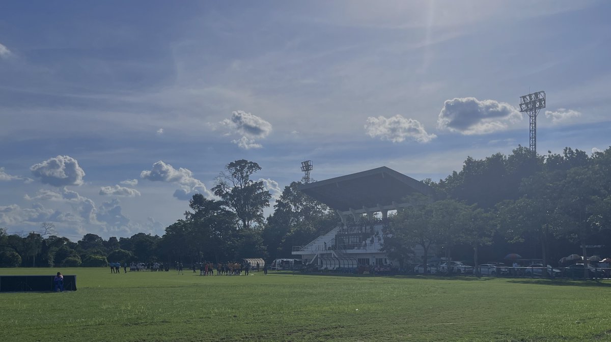 RobRovingReport's tweet photo. Surin City 1 Roi Et PB United 1
Thai League 3 Northeast
👨‍👨‍👧‍👧 c250 🎟️ 60 THB (£1.35)

The first 30 minutes were instantly forgettable, improving slightly. The second half was end-to-end blood and thunder, and a shame when it ended. Game played at a lovely little university venue. https://t.co/K6czyoE4eg