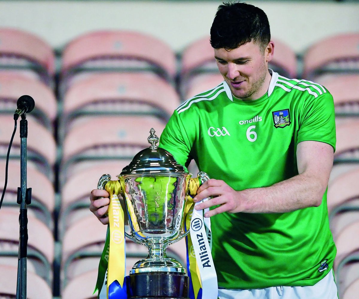 LimerickFanPage's tweet photo. ON THIS DAY: 6 years ago
Declan Hannon about to lift the National League trophy after Limerick defeated Clare by 0-36 to 1-23 in Thurles on October 25th 2020 https://t.co/XH5eRd3b4V