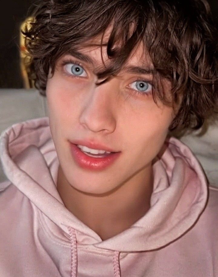 Amnanehipo's tweet photo. @BoxedInXCVI @sleepiclipse @_homo_trasto Also next time you wanna make your point of men being beautiful, send men like this and you'd have won the argument without even breaking a sweat. This is what real beauty and a genetically gifted face looks like https://t.co/ntpuLsZFLk