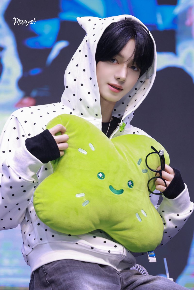 hey_piggyoo's tweet photo. 261025
🍀 🍀 🍀

#한진 #HANJIN #韩振 #ハンジン 
#투어스 #TWS #トゥアス https://t.co/jhoNSlJX9Z