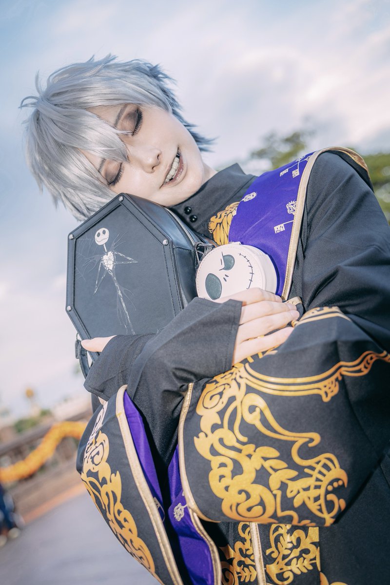 sukipio_ooparts's tweet photo. お気に入りの鞄と

photo：@hibari_cam 

#Dハロ仮装2026 #Dハロツイステ https://t.co/yIW02XI5NX