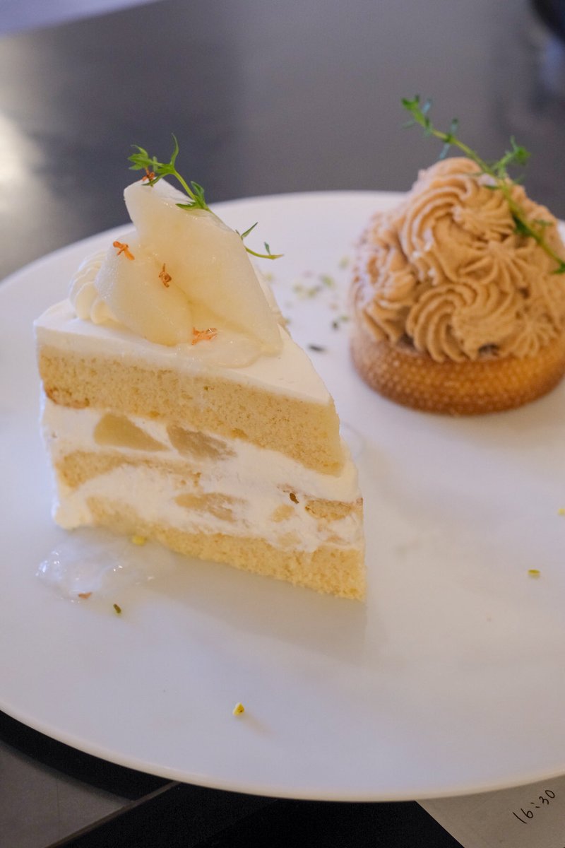 tomo_coloful's tweet photo. 最近は
オーダーケーキとカフェとバタバタしてたのでほんとにいい時間を過ごせました…🥹✨
お会いできた皆様、ありがとうございました💚 https://t.co/ngA8KDpMuz