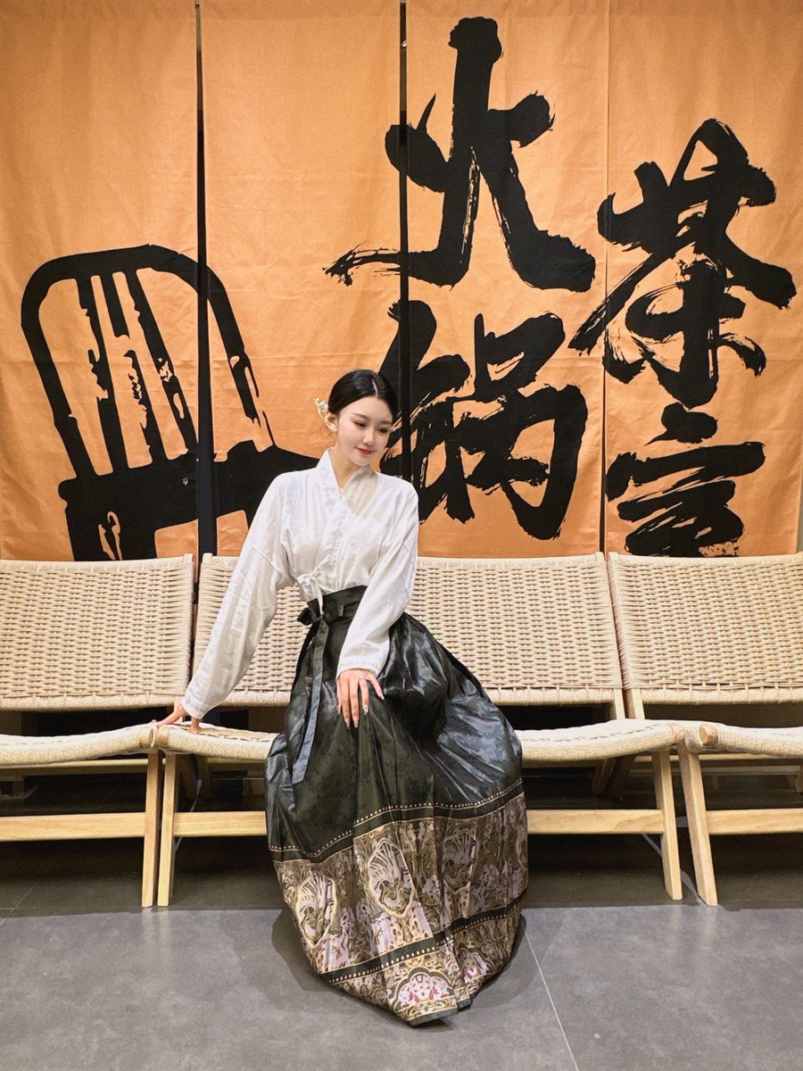 EheWJEijnEVBwD2's tweet photo. [雀芸って、なんか面白そう！日本の伝統芸能の新しい魅力を発見した気分]， https://t.co/BUkuNFZrmh