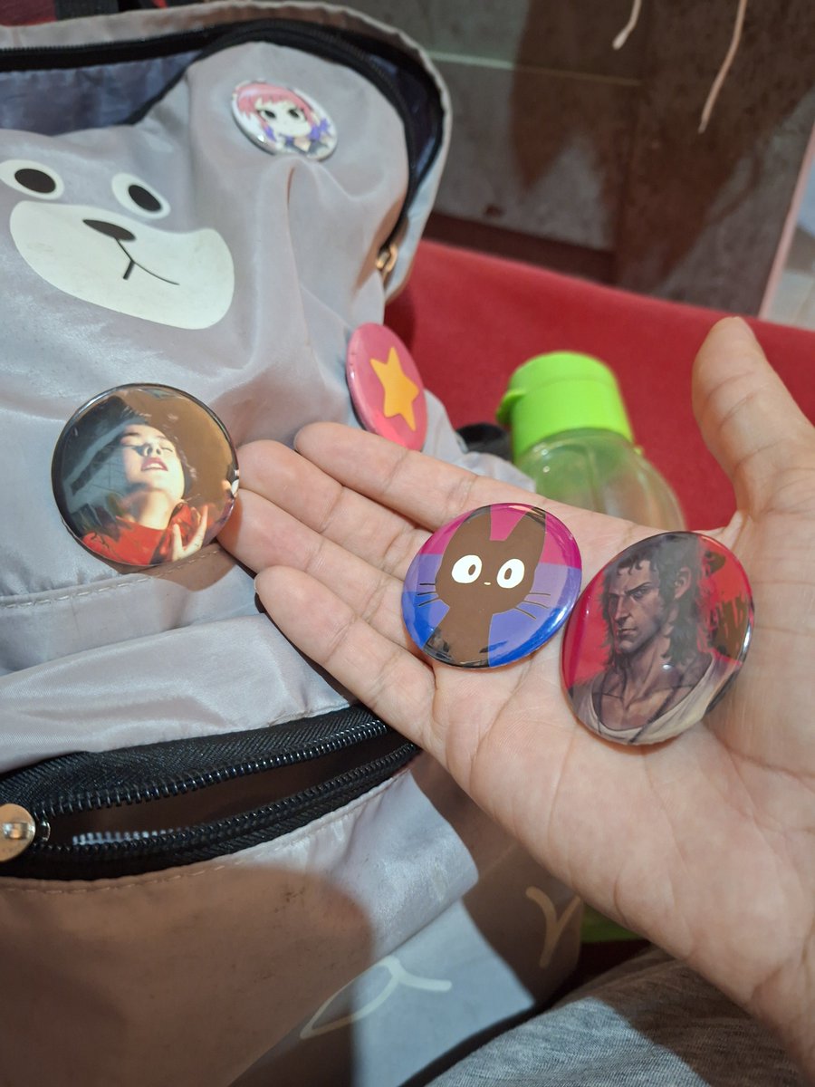 AcervoAgam's tweet photo. "Ah o voto é secreto"
Os buttons na minha mochila https://t.co/qRkHAUI8a6