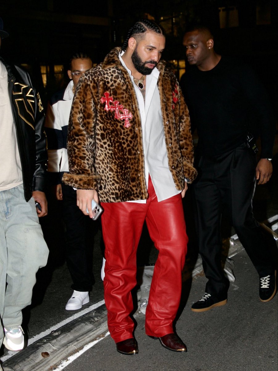 DrakeConnect_'s tweet photo. Night 2 of Drake’s Birthday Celebrations https://t.co/wB80TCqCr8
