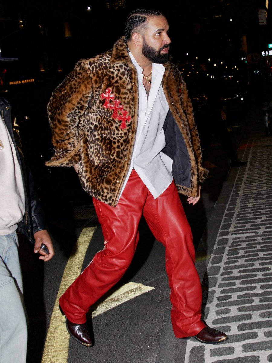 DrakeConnect_'s tweet photo. Night 2 of Drake’s Birthday Celebrations https://t.co/wB80TCqCr8