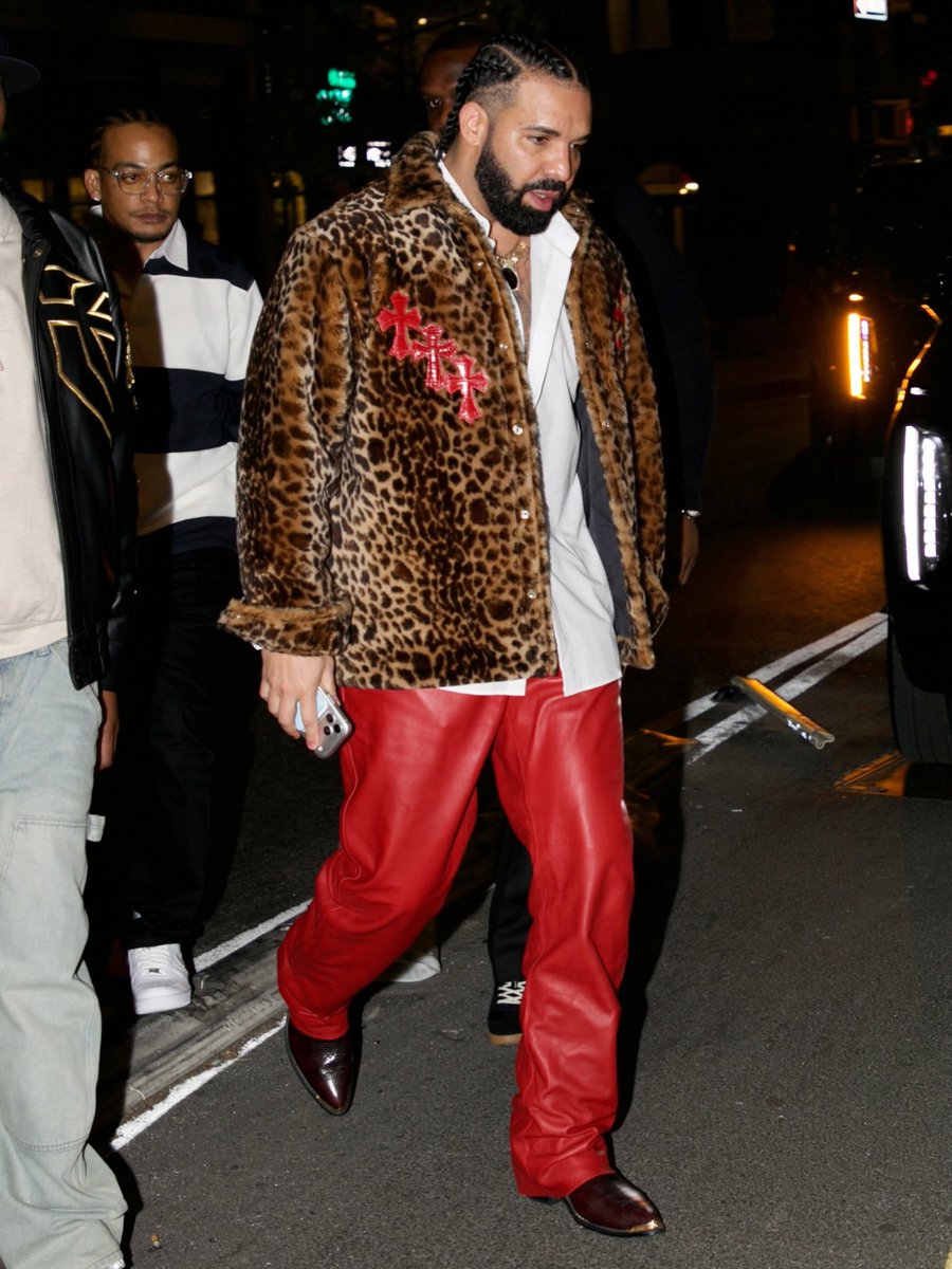 DrakeConnect_'s tweet photo. Night 2 of Drake’s Birthday Celebrations https://t.co/wB80TCqCr8