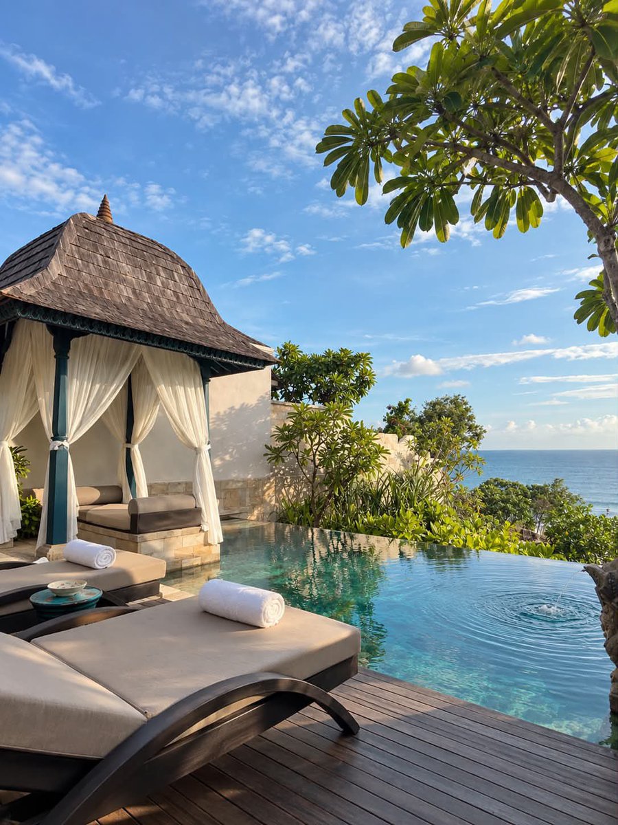 darlingngehong9's tweet photo. Bali tuh gak pernah ada habisnya kalo urusan tempat staycation 😭😭

#Bali #staycation #liburan #villa #hotel #promo #rekomendasi #lombok #bandung #jogja https://t.co/SDg7Ho68KW