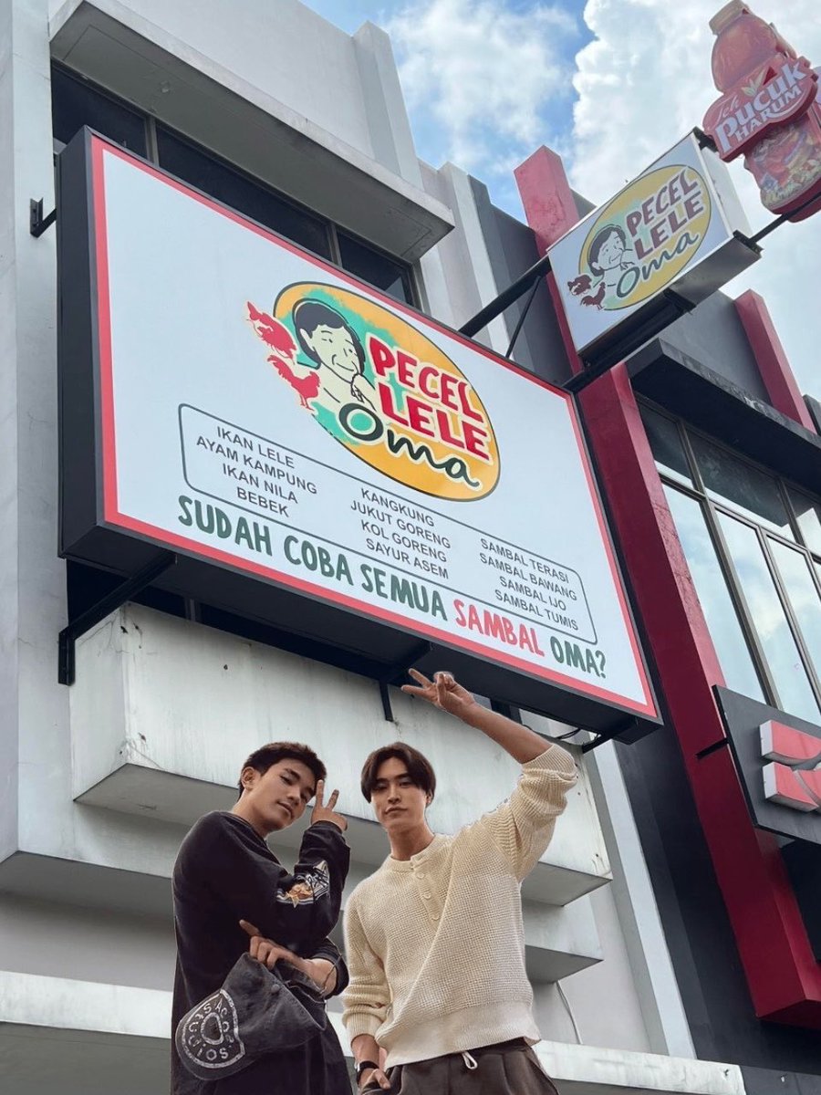 duskspectra's tweet photo. ㅤ ㅤ    
📍𝐏𝐄𝐂𝐄𝐋 𝐋𝐄𝐋𝐄 𝐎𝐌𝐀, 𝐒𝐄𝐓𝐈𝐀𝐁𝐔𝐃𝐈.

Welcome back from New York! Bro just got back and I already dragged him out for lunch. And guys, seriously, Sambal Oma is a must-try! Ini sudah ketiga kalinya Adek ke sini. Pilihan lauk dan sambalnya banyak.
   ㅤ ㅤ https://t.co/BY7ojEvgf9