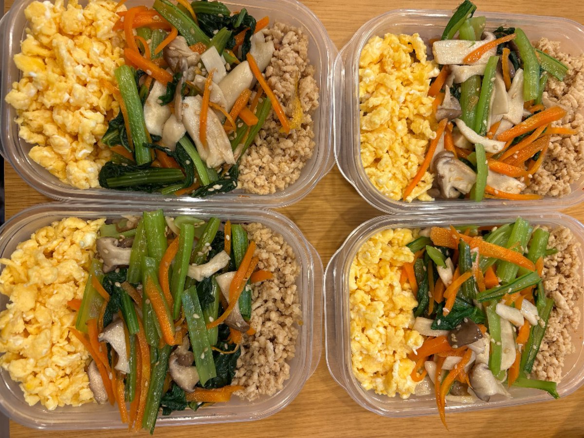 udukinmon's tweet photo. 冷凍弁当なくなってきたからビビンバもどき弁当！！
来週はおじさんとロイホで豪遊する予定！！ https://t.co/Y0b6IzWHUN