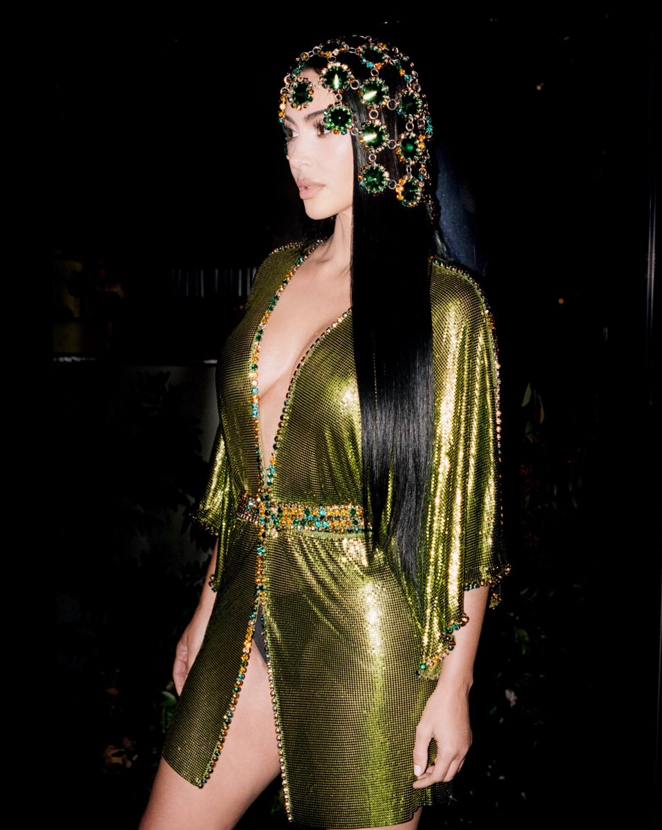 luresmag's tweet photo. Kim Kardashian celebrates her 46th birthday in showstopping vintage Rabanne Couture from the Fall/Winter 1995 collection, styled by Law Roach.   
A glowing homage to metallic luxury and fashion history.   

#Lures #KimKardashian #Rabanne #VintageCouture #LawRoach https://t.co/LU0rZdTFBZ