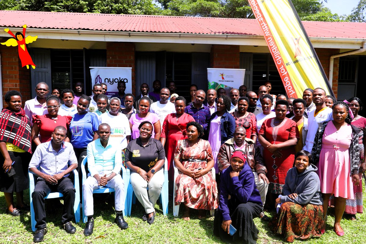 MukisaFound's tweet photo. Disability Training in Kanungu!
After 3 days of disability assessment for pupils of Nyaka Primary school, and students at Nyaka Vacation and Secondary school, we then conducted a 2 day training on the various forms of disability.
@NyakaGlobal https://t.co/HzjHr0qrdj