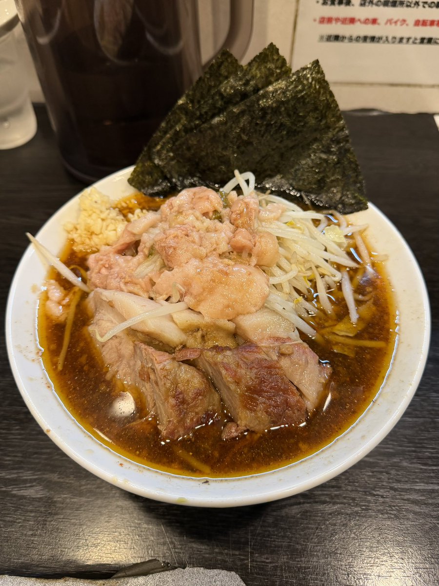 nao__919's tweet photo. 豚星。🍜元住吉

昆布水つけ麺2
にんにくあぶらカラメ
岩海苔

今日は限定狙いでコチラに♪♪
昆布水に浸った麺がとろろ昆布&amp;岩海苔と合ってめちゃウマ〜😍
麺だけでかなり食べてしまった🤭
そして豚が超~~分厚い🐷
どデカい端豚も入って腹パン大満足💯
めっちゃ美味しかったです✨
ご馳走様でした🙏 https://t.co/DA0ZYEBpjy