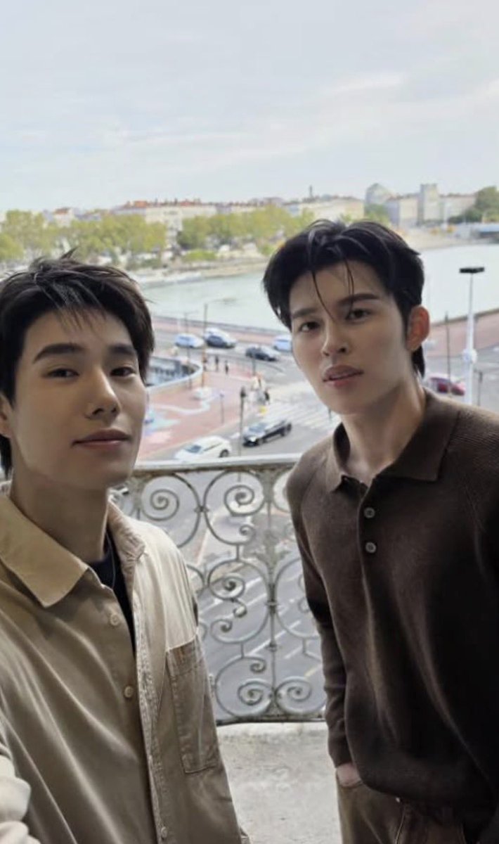kortortiya's tweet photo. ไม่รุ้ๆ ทิฟิรรรรร เหมาะสมกันจังอ่ะ 👉🏻👈🏻🥰🥰 https://t.co/f728ejgQje