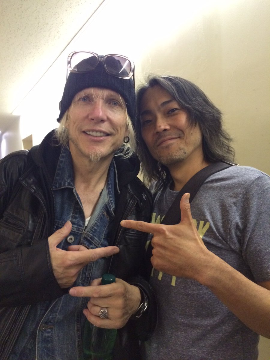 NSG_flyingchoki's tweet photo. ライブに行けないので、
ありし日の神と私のツーショットなど
#MichaelSchenker
#MSG
#UFO https://t.co/X1zxGtUwi8