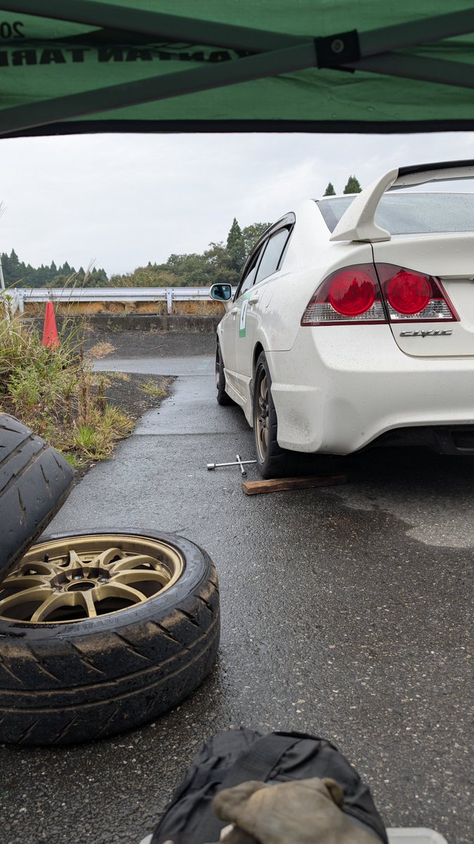 fd2_hiro's tweet photo. 初めて参加させて頂きました。オフィシャルの皆様お疲れさまでした。午後の練習走行は走り放題で良い練習になりました。会場の回りが通行止めでグーグル先生の言うとおりに走ったら1台がギリギリ通れる林道に案内されて大変でした。 https://t.co/TtWMDzKeCk