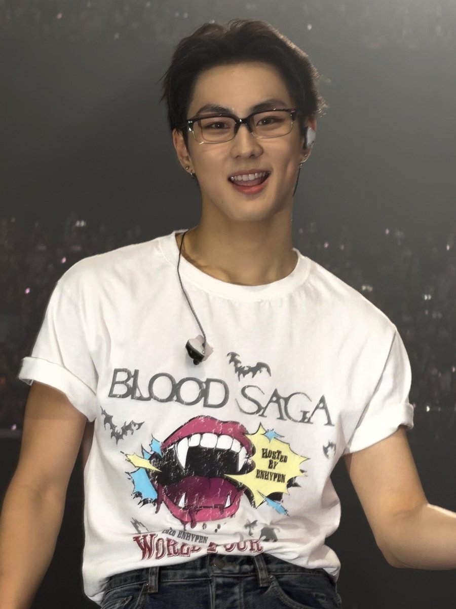 woncattos's tweet photo. THAT SMILE... THAT DAMN SMILE https://t.co/rPztcQtKSr