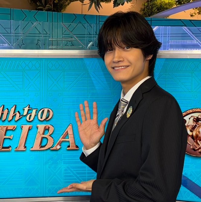 lfdcrz's tweet photo. お馬さんもびっくりな顔の可愛さですワ♡♪♪
スーツも良くお似合いで♡ https://t.co/OQCuujMzbt