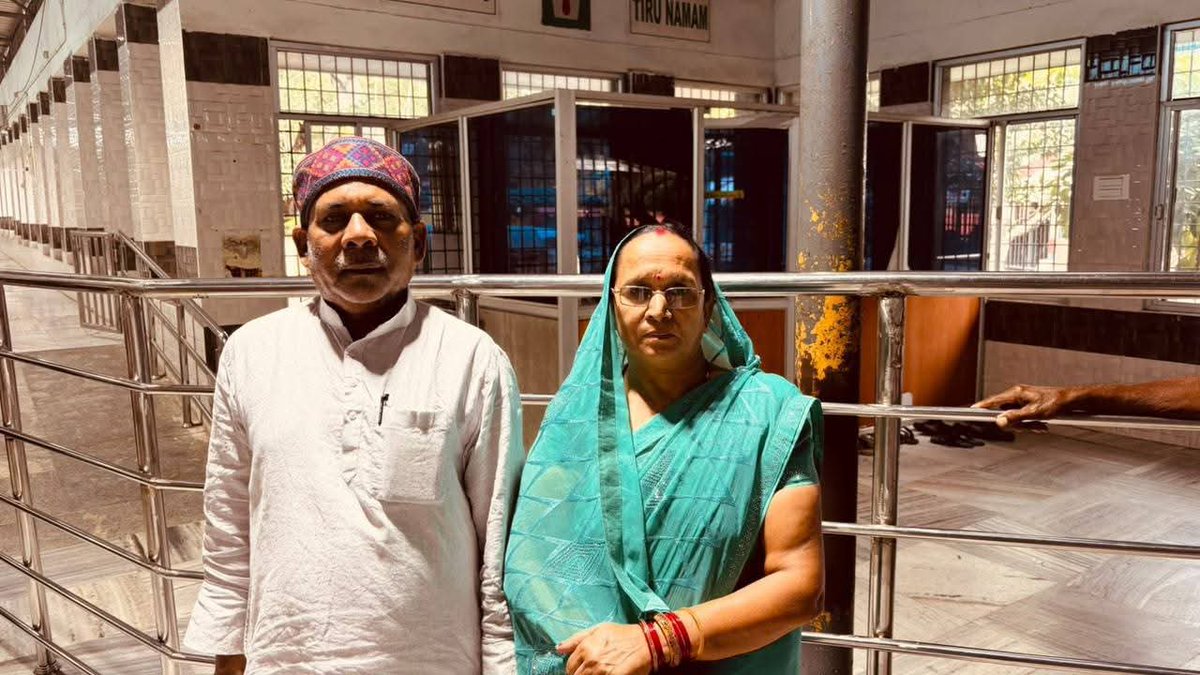 Spmishra_bjp's tweet photo. 🙏🚩 तिरुमला तिरुपति धाम में श्री बालाजी महाराज के दिव्य दर्शन का परम सौभाग्य परिवार संग प्राप्त हुआ।

प्रभु के श्रीचरणों में सभी भक्तजनों एवं उनके परिवारों के सुख, समृद्धि, उत्तम स्वास्थ्य और जनसेवा के पथ पर निरंतर अग्रसर रहने की प्रार्थना की। 🙏

गोविंदा गोविंदा! जय श्री बालाजी! 🌺🚩

#तिरुपति_बालाजी #गोविंदा_गोविंदा #जनसेवा