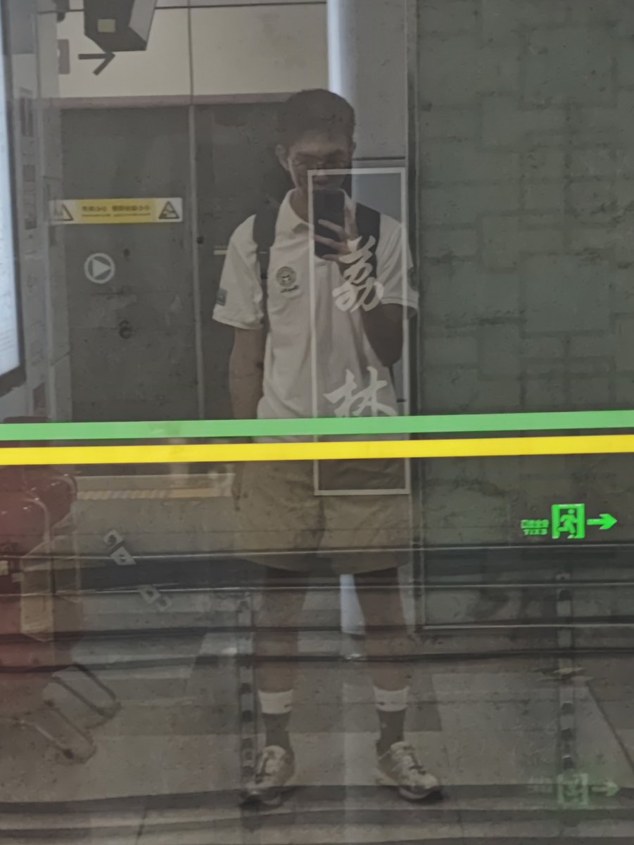 Cysteine343's tweet photo. 就喜欢对着反光的东西拍😅 https://t.co/HwHkWOB98Q