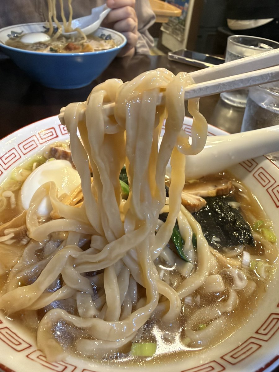 yamiyo_97's tweet photo. 麺処宥乃@小田急相模原

オーダー

じんわり生姜と新潟の醤油ダレ
新潟南魚沼の生姜醤油らーめん

味噌って決めたけど新潟が終わりそうということで🤤✨️

スッキリした醤油に生姜🫚がまたいい😋

じんわり体温が上がる感じが女将の優しさみたいなでいい👍

この新しい麺面白い☺️

ご馳走様でした🙏 https://t.co/l6D02cg1CW