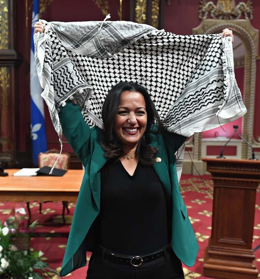 StillBeinfinity's tweet photo. @Noctyx13 @F_Berard Un keffieh, un veston vert et la Palestine. Une photo vaut mille mots. https://t.co/olXm84vRyL