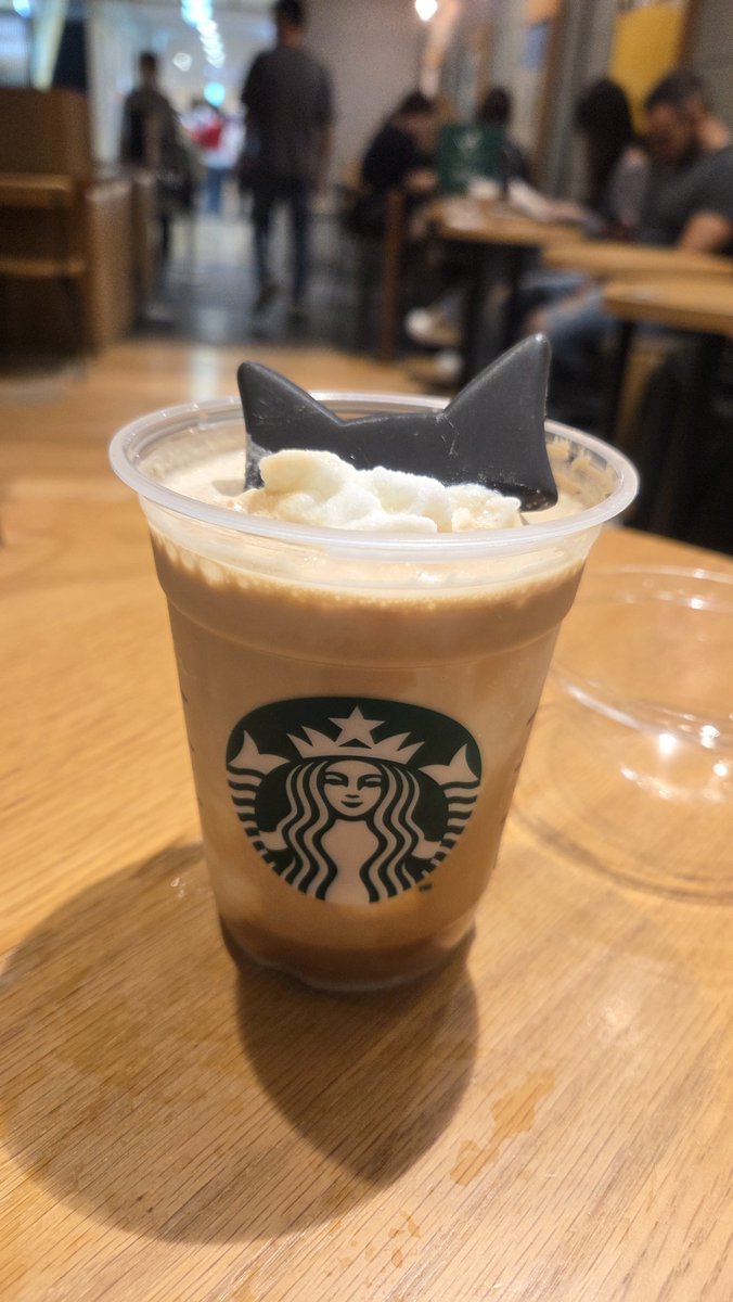 OokaoRukoO's tweet photo. フラペチーノ　猫ちゃんのやつ https://t.co/X5AAaNqiSc