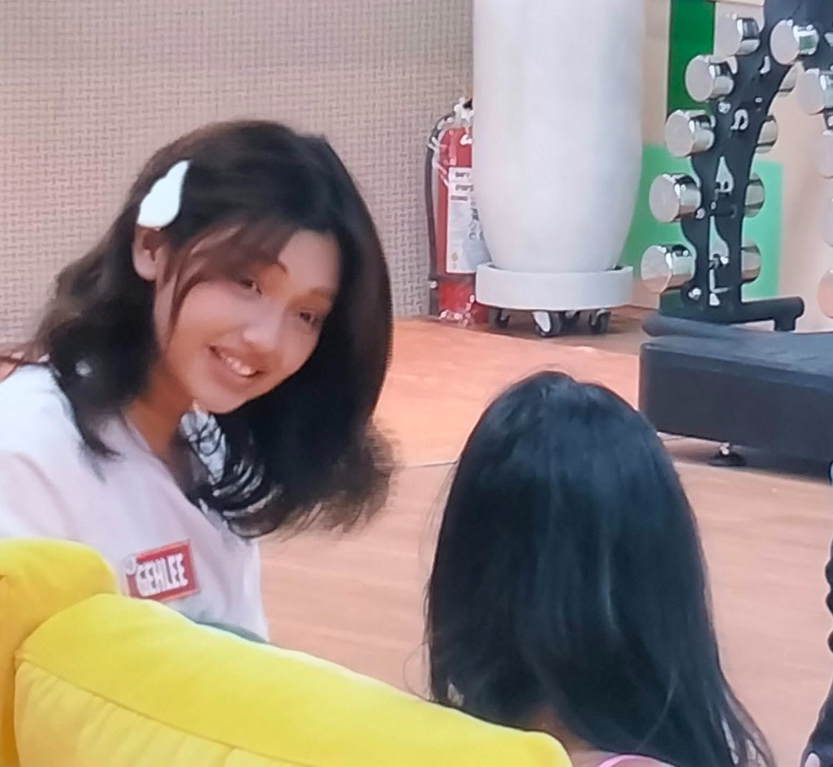 shereeniaholic's tweet photo. look of love #shelee https://t.co/2YVEGbk9vD