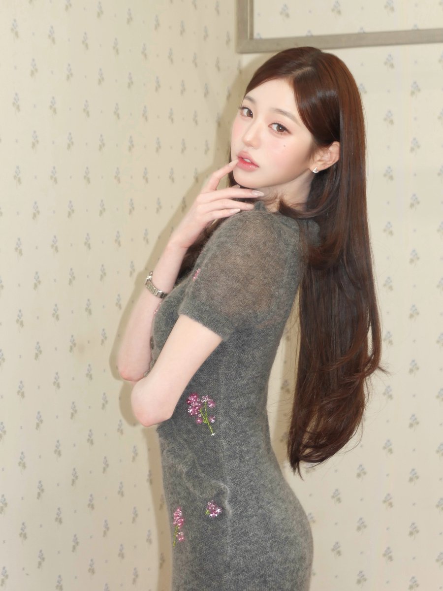 ivepics_'s tweet photo. wonyoung instagram update https://t.co/veJryMbyOD