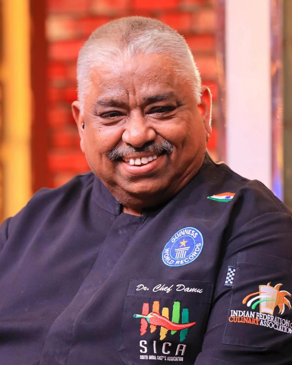 CMOTamilnadu's tweet photo. பிரபல சமையல் கலைஞர் செஃப் தாமு என்று அழைக்கப்படும் திரு.கே.தாமோதரன் அவர்களின் மறைவு மிகுந்த வேதனையளிக்கிறது.

தனது சமையல் திறமையாலும், தனித்துவமான அணுகுமுறையாலும், தொலைக்காட்சி நிகழ்ச்சிகள் வாயிலாகச் சமையல் கலையை மக்களிடம் கொண்டு சேர்த்தவர். 2010 ஆம் ஆண்டில் தனிநபரின் மிக நீண்ட சமையல் மாரத்தான் என்ற கின்னஸ் உலக சாதனையைப் படைத்ததோடு, பத்மஸ்ரீ விருதும் பெற்ற பெருமைக்குரியவர். அவரது மறைவு சமையல் கலைத் துறைக்குப் பேரிழப்பாகும்.

அவரை இழந்துவாடும் குடும்பத்தினருக்கும், உறவினர்களுக்கும், நண்பர்களுக்கும், சமையல் கலையை நேசிக்கும் ரசிகர்களுக்கும் எனது ஆழ்ந்த இரங்கலையும், ஆறுதலையும் தெரிவித்துக் கொள்கிறேன்.