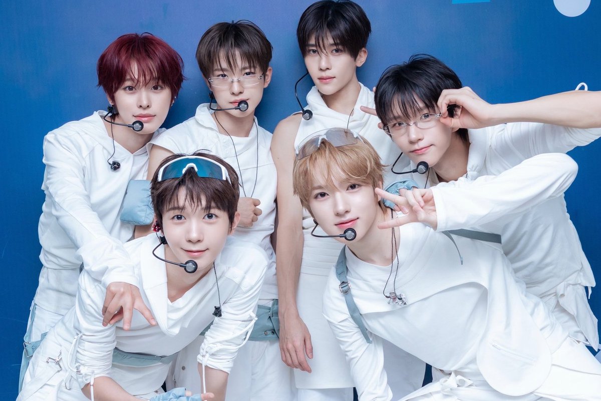 hisse_ryo's tweet photo. 와잠시만.. 스엠 이분들 씹덕 포인트 제대로 파악하셨는데.. https://t.co/WAiSHv6g6S