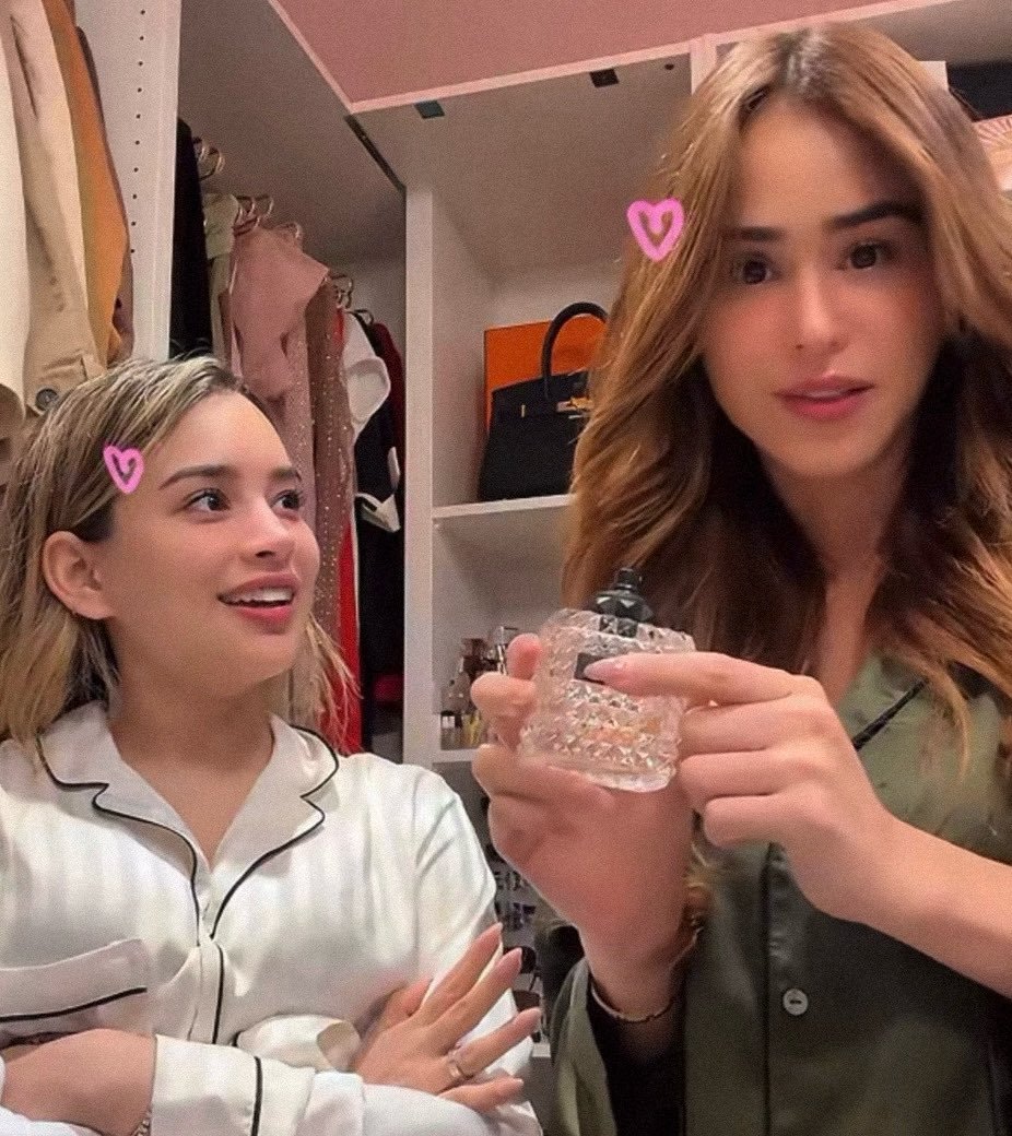 YOCETT18475081's tweet photo. Jajaj necesito un edit con todas las reacciones de Yanet
Por cierto amo mucho como habla en modo tierno 
Gracias Brianda por que creo que este fue el live en el que más tiempo a durado. Moría de ternura con las reacciones de Yanet

#YanetGarcía 
#TeamYanet https://t.co/Vqle8bYffA https://t.co/jpgQe5aKWj