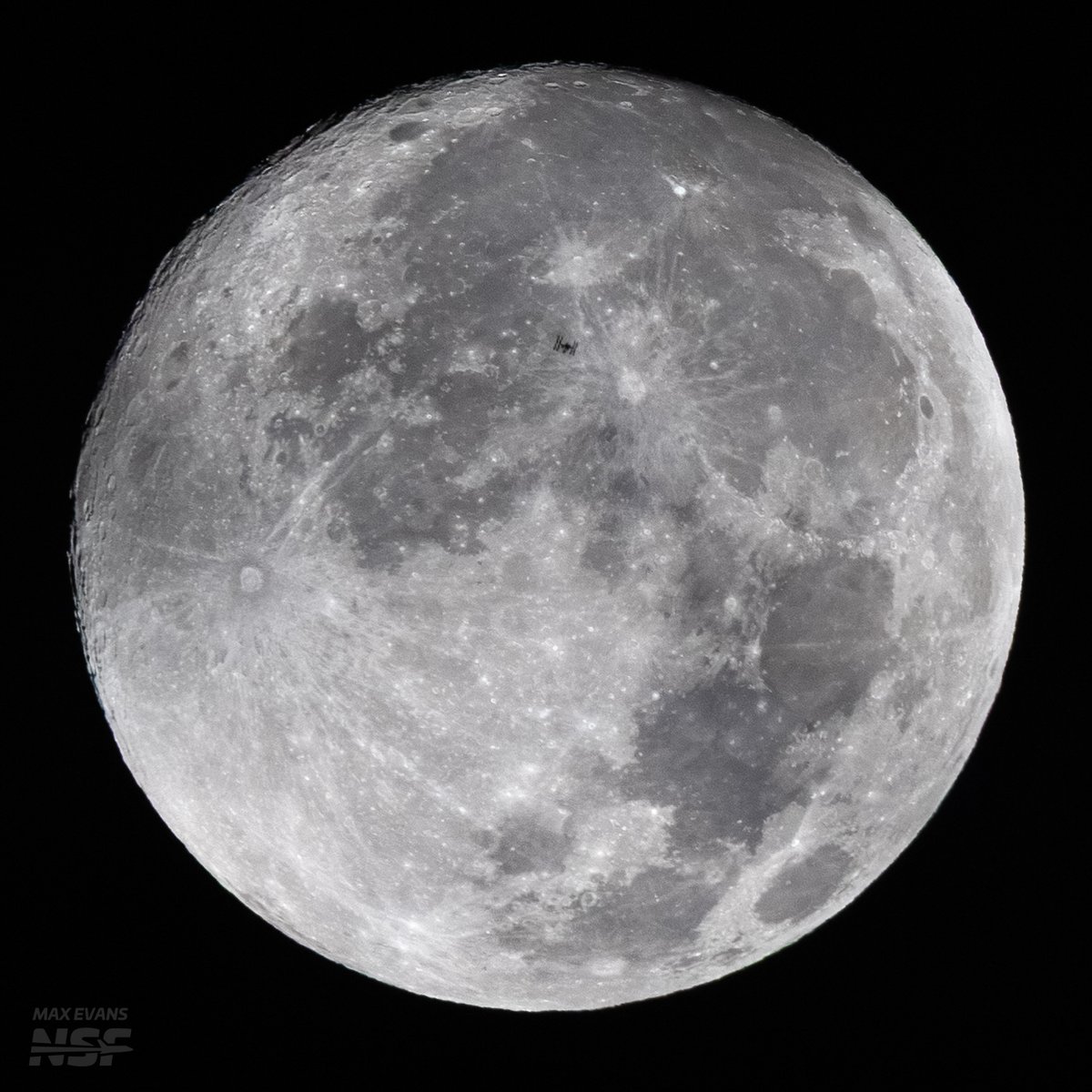 _MaxQ_'s tweet photo. Humanity’s orbital outpost and our moon. Can you spot it???

Captured at 1:56:41 a.m. EDT from Florida's Space Coast, the @Space_Station and her crew of 7 were seen crossing the disc of our moon.

On board are @NASA astronauts Jessica Watkins, Luke Delaney, and Anil Menon; @csa_asc astronaut Joshua Kutryk; and Roscosmos cosmonauts Pyotr Dubrov, Anna Kikina, and Sergey Teteryatnikov.

📸 - @NASASpaceflight