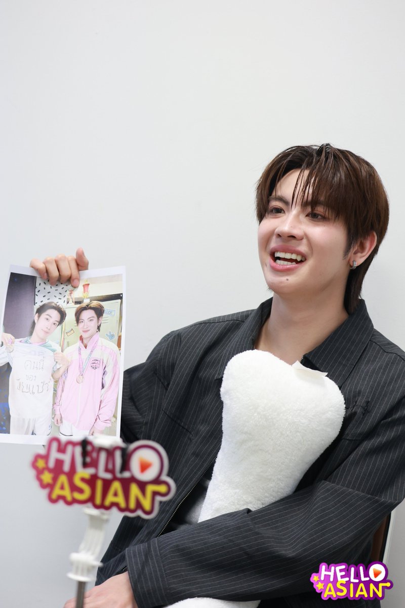 Hello_asian's tweet photo. วันนี้ฟัง 8/7 กันแล้วรึยังน้าาา ส่วนใครยังไม่รู้ว่ารูปมาจากอะไร ได้ดูได้ที่ลิ้งค์นี้เลยน้าา รับประกันความคันหัว 🤭

>> https://t.co/zHAgeBjU96

FO 2ND SINGLE PRESS R2
#8per7PressTour2
#8per7ByFirstOne
#FirstOne2ndSingle
#FirstOne https://t.co/h2Y5PdcH0w