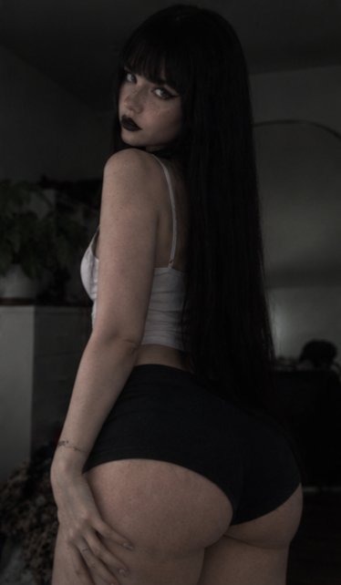 AvaBella677's tweet photo. If I sat on your face how long you lasting before getting some air😆🙈🙈

#nsfw #goth #seller #gothgirl #booty https://t.co/HrHV2lG2W9