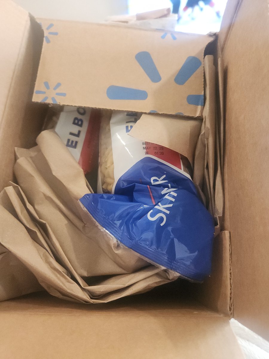 KyllieNicole's tweet photo. @PokemonTCGDealz Check who you advertise, got it as a gift for someone and literally got pasta sent to me. Spent over an hour on the phone with Walmart got them to say "dispute the charge" https://t.co/kUlu7ToIte