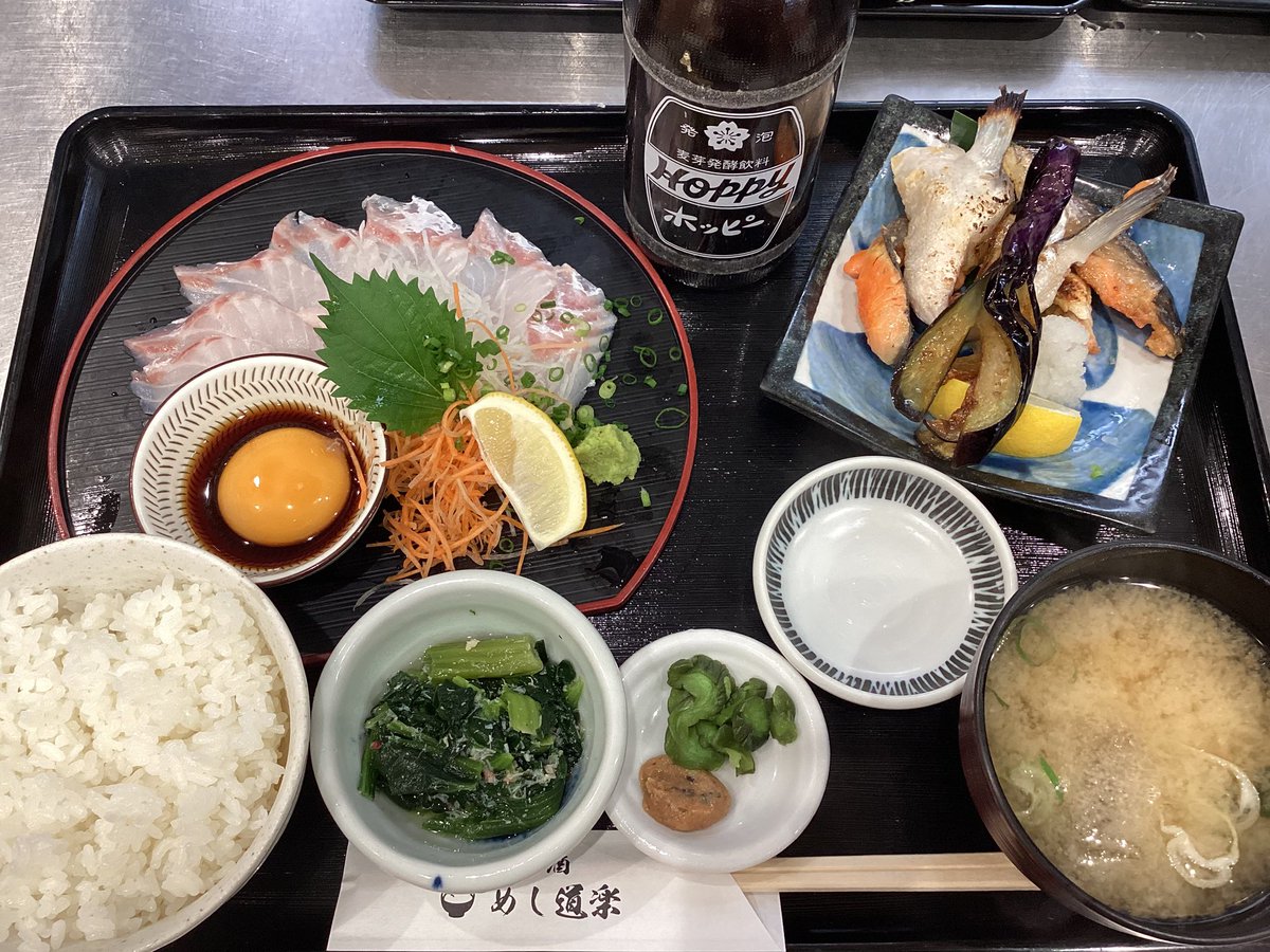 meshido_nerima's tweet photo. こんにちは😃

食堂めし道楽練馬店です✨
本日の日替わり定食は、【A. (愛知)天然スズキ刺身(黄身醤油付)と銀姫塩焼き定食】または
【B.秋刀魚塩焼き定食】　　1390円です✨

数量限定！定食としてはもちろん、ちょい飲み&amp;一人飲みにも👌🍻

#練馬グルメ #練馬ランチ #練馬ディナー #練馬飲み #練馬 https://t.co/t6dVkT86Jc