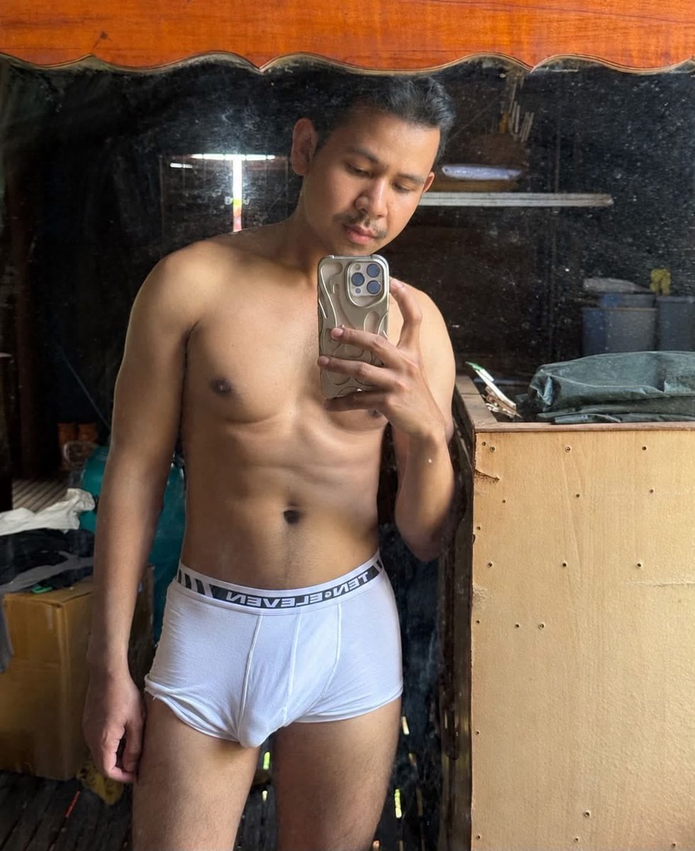 HANDSOMEHOyrm4 tweet picture