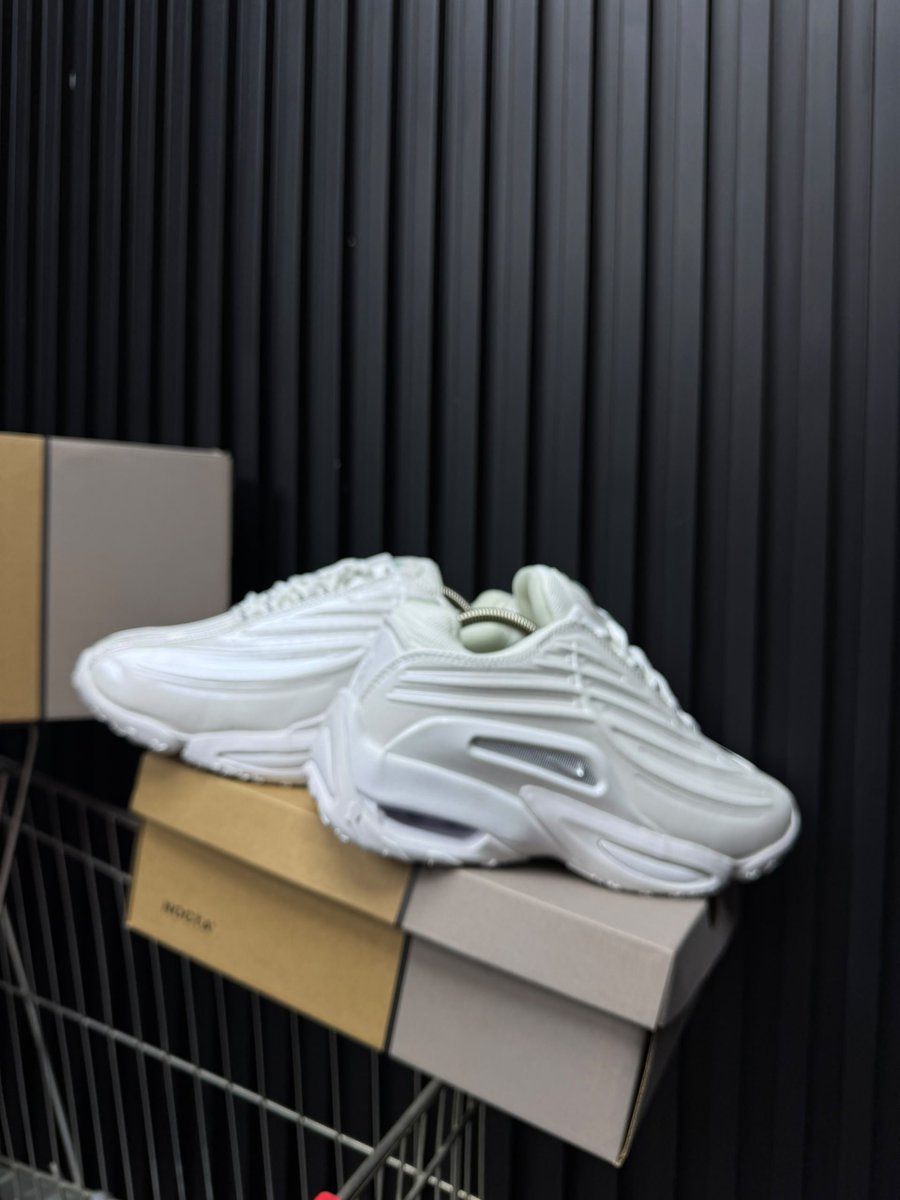 Paulswiss7's tweet photo. DRAKE X NIKE NOCTA - HOT STEP 2 ‘TRIPLE WHITE’

Now Available In Store

Size 40-47

🛒🏷️75,000 https://t.co/rXbmqppLWl