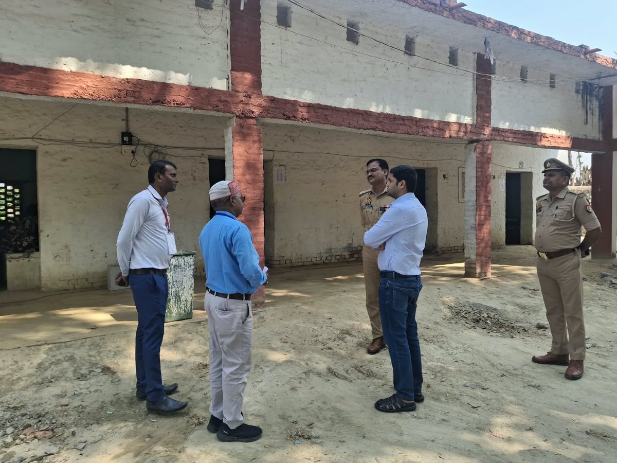 DMMau1's tweet photo. प्रारंभिक अर्हता परीक्षा-2026 के दौरान परीक्षा केंद्र डाढ़ीवाल इंटर कॉलेज रैनी में व्यवस्थाओं का निरीक्षण करते हुए संबंधित अधिकारियों को आवश्यक निर्देश दिए।
@UPGovt @CMOfficeUP @InfoDeptUP https://t.co/5ZauFKIqzo