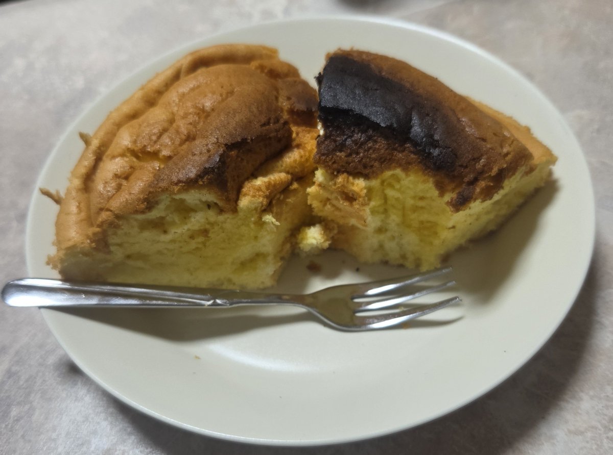 karasu_0624's tweet photo. 昨日(今日)焼いたシフォンケーキ https://t.co/GNqRqZwjj2