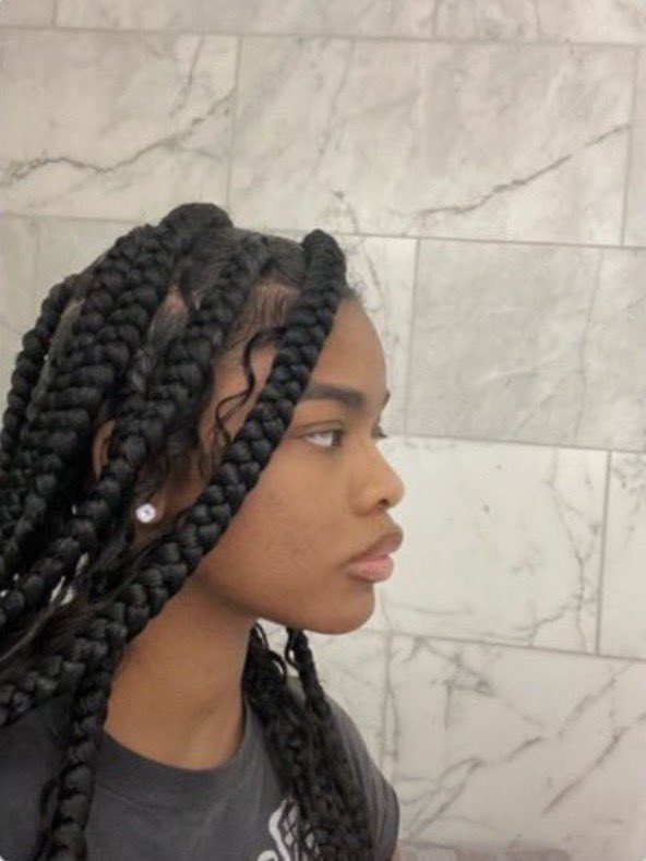 yalaadag's tweet photo. @JAHREUP so gorgeous i need to see her with braids again and no makeup like this 😍 https://t.co/KV9lsBjhmg