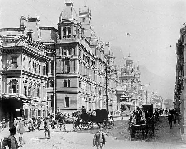 thyphoidjack's tweet photo. Cape Coloured Corps Recruitment station, 1914
On the 25 October 1914, the first recruitment station opened at City Hall in Cape Town for Cape Coloured men wishing to serve. The City Hall was so overwhelmed with applicants that it later required police assistance to control the crowd.
Recruiting stations were later opened in Stellenbosch, Worcester, Port Elizabeth, and Kimberley to name a few, all with similar levels of high interest by the Coloured population. 
The Cape Corps was generally expected to undertake non-combatant roles such as transport, pioneers, and guard details.