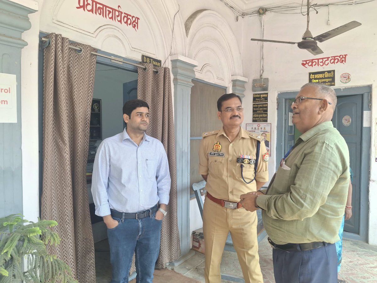 DMMau1's tweet photo. प्रारंभिक अर्हता परीक्षा-2026 के दौरान परीक्षा केंद्र डी.ए.वी. इंटर कॉलेज का निरीक्षण कर संबंधित अधिकारियों को आवश्यक निर्देश दिए। https://t.co/Ni1f2P4E2j